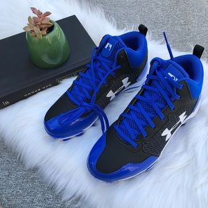 NWT Under Armour Baseball Cleats - Size 4y